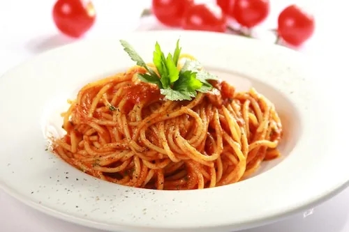 Pyszne spaghetti diavolo: prosty przepis na pikantne danie włoskie
